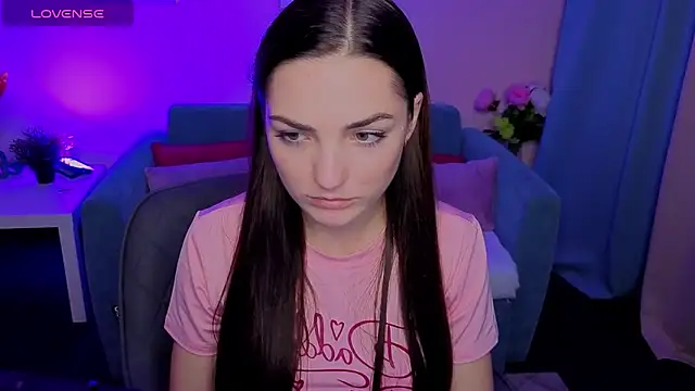 MyEllaLuvs online show from 10.04.25