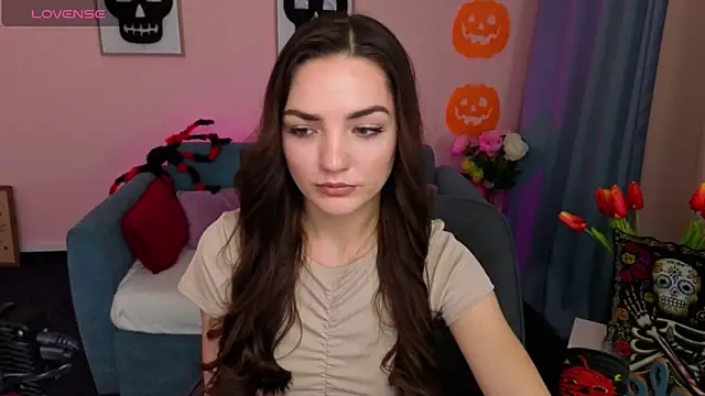 MyEllaLuvs online show from 10.28.25