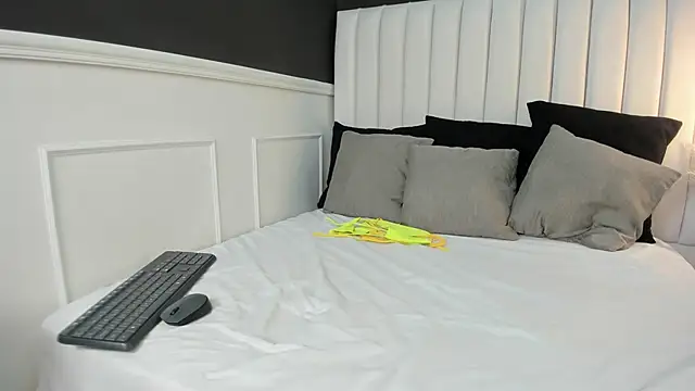  emma willliams  online show from 09.18.25