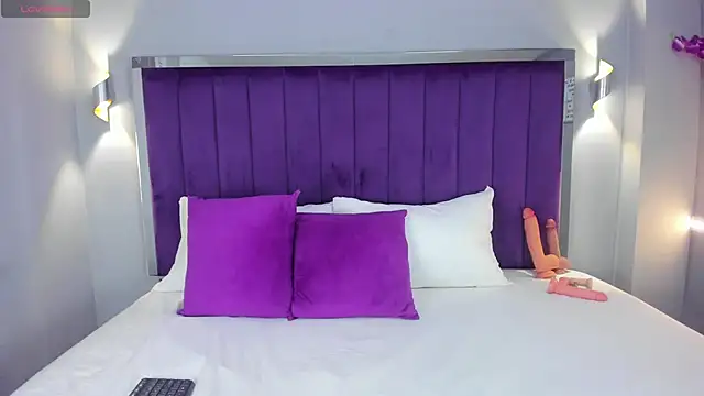 ElaraDusk online show from 10.10.25