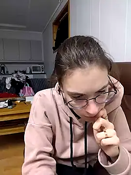 HoneySquirrel online show from 12.05.25