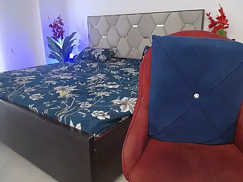 Snapshot of Little_queenn chatting on 09.29.25 Little queenn online show from 09.29.25