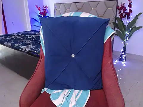 Snapshot of Little_queenn chatting on 10.24.25 Little queenn online show from 10.24.25