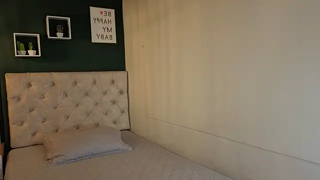 Snapshot of sky_collinss chatting on 10.02.25 sky collinss online show from 10.02.25