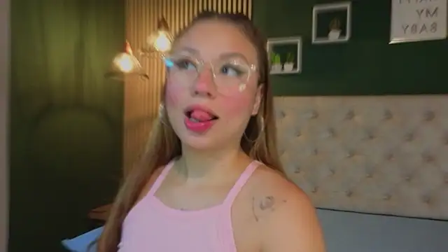 Snapshot of sky_collinss chatting on 10.15.25 sky collinss online show from 10.15.25