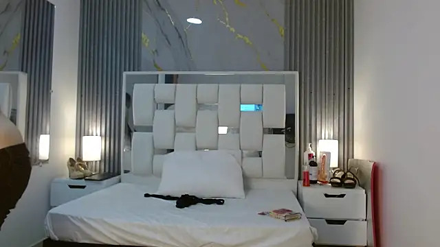 VanessaHard as online show from 09.23.25