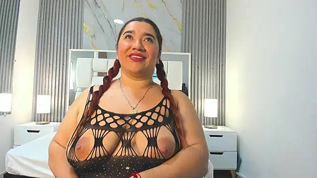 VanessaHard as online show from 10.15.25