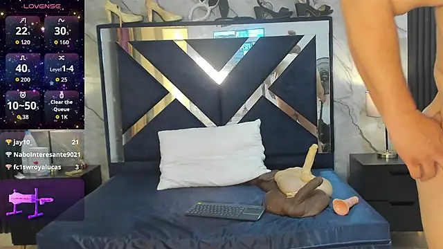 VanessaHard as online show from 12.21.25