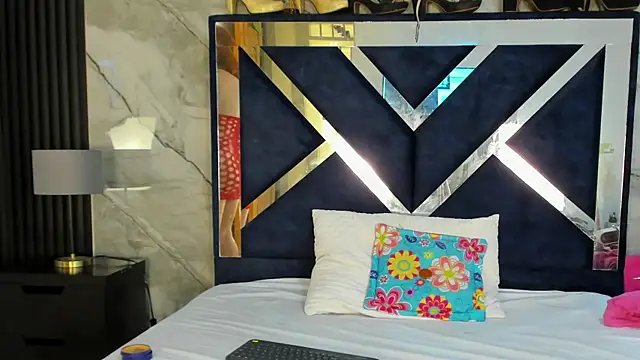 VanessaHard as online show from 01.11.26