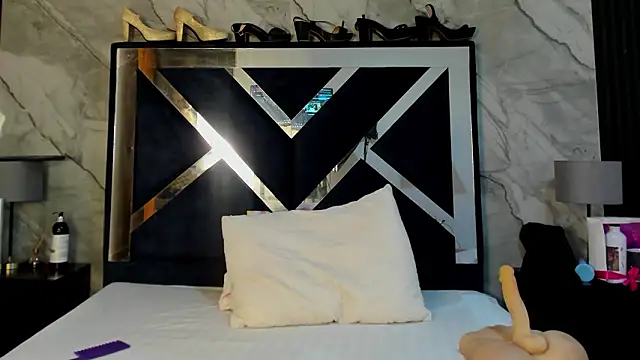 VanessaHard as online show from 02.24.26