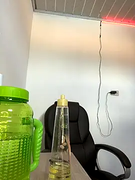 Snapshot of Nicky-222 chatting on 09.26.25 Nicky-222 online show from 09.26.25