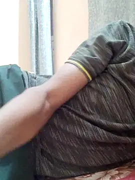 Snapshot of INTERNATIONAL0001 chatting on 10.24.25 INTERNATIONAL0001 online show from 10.24.25