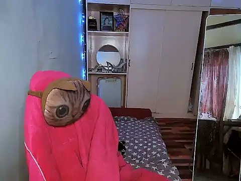 YourNikkieXxx online show from 12.16.25