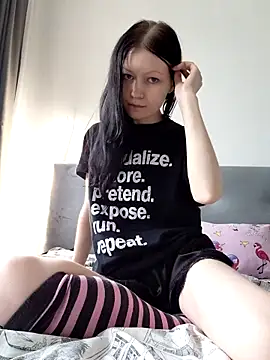 DragonFoxie online show from 10.19.25