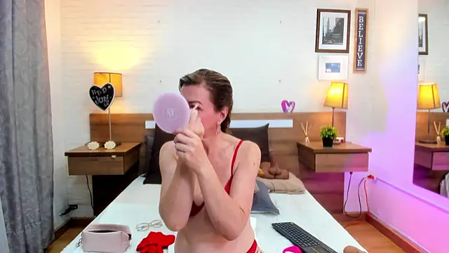 JenniferAuriston online show from 05.10.26