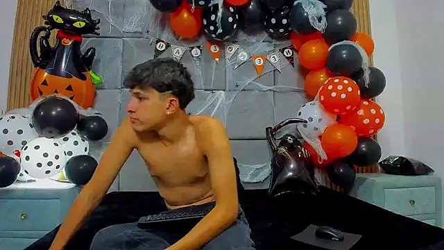 ChanellandMax online show from 10.30.25