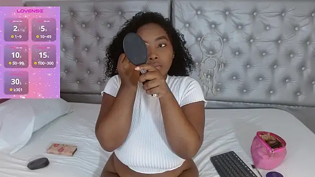 Snapshot of angiellam chatting on 10.19.25 angiellam online show from 10.19.25