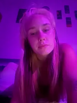 Snapshot of ft1glo chatting on 09.25.25 ft1glo online show from 09.25.25