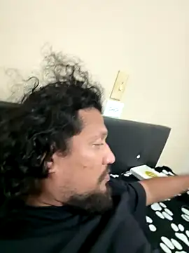 Snapshot of Nassata chatting on 10.26.25 Nassata online show from 10.26.25