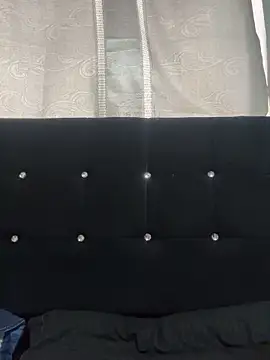 yeansis online show from 09.08.25