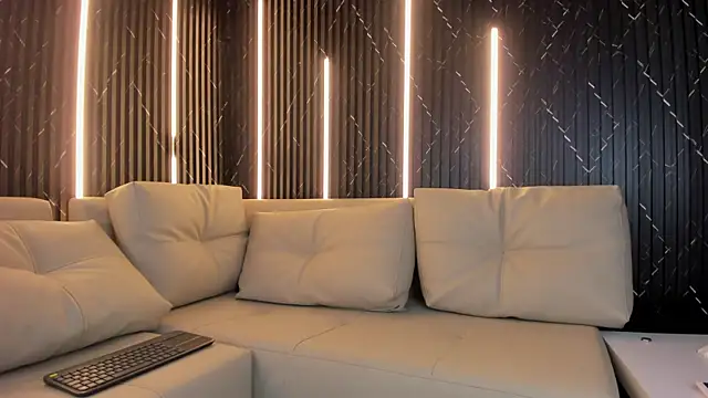 VioletRose as online show from 04.04.26