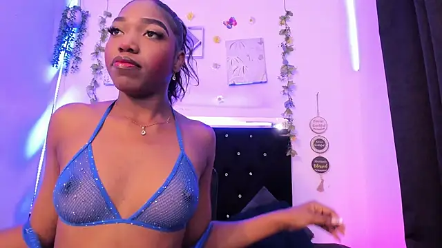 Snapshot of AkariRosetti chatting on 09.30.25 AkariRosetti online show from 09.30.25