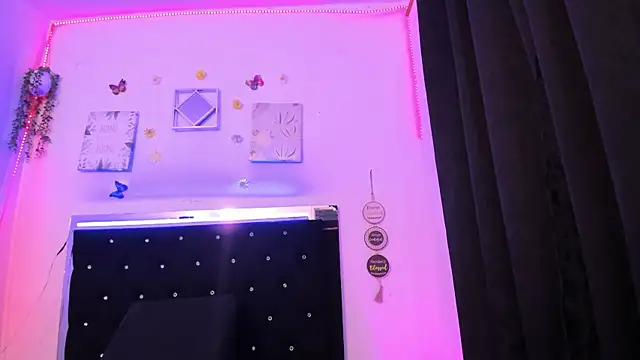 Snapshot of AkariRosetti chatting on 10.22.25 AkariRosetti online show from 10.22.25