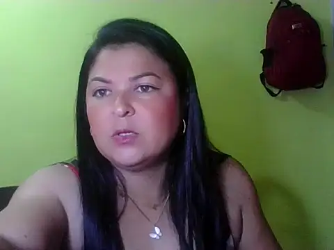 Snapshot of anapaulaa chatting on 10.24.25 anapaulaa online show from 10.24.25