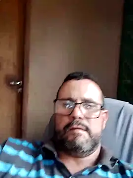 Snapshot of jssaf chatting on 12.21.25 jssaf online show from 12.21.25