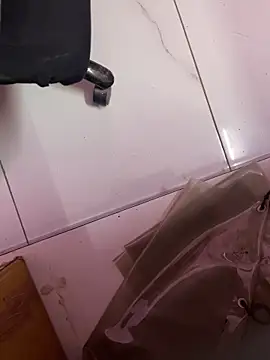 Snapshot of SexyImran chatting on 10.28.25 SexyImran online show from 10.28.25