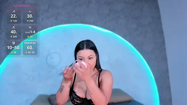 ReinaChloe online show from 02.28.26