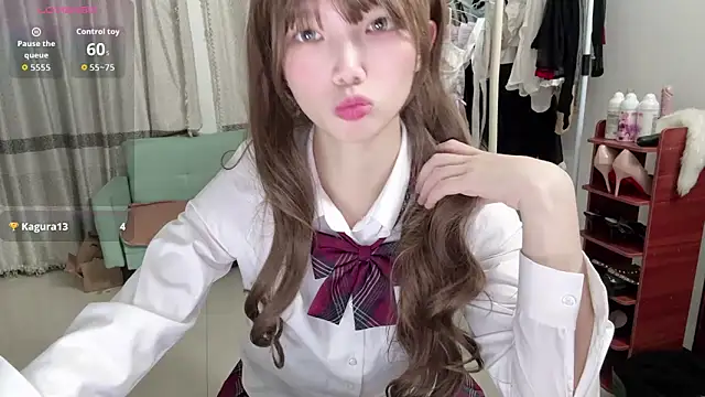 Snapshot of Yiyi-707 chatting on 10.13.25 Yiyi-707 online show from 10.13.25