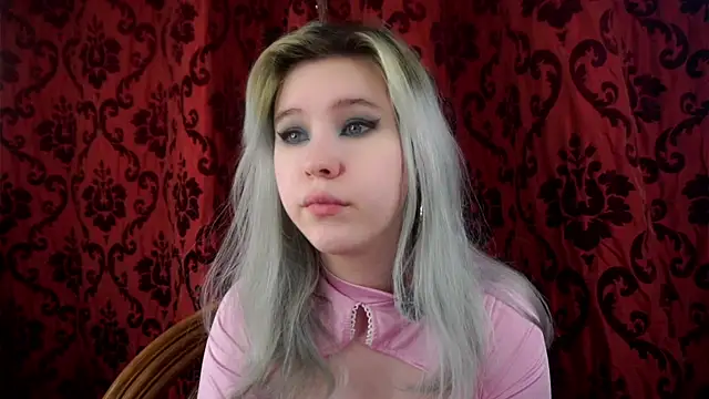 Snapshot of ElizSpieth chatting on 07.19.26 ElizSpieth online show from 07.19.26
