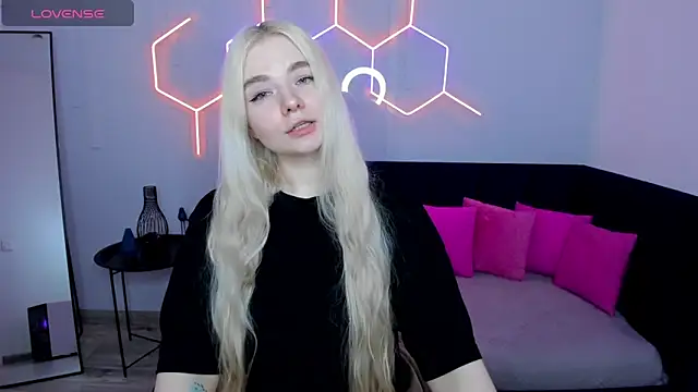 Snapshot of RuthBryant chatting on 09.17.25 RuthBryant online show from 09.17.25