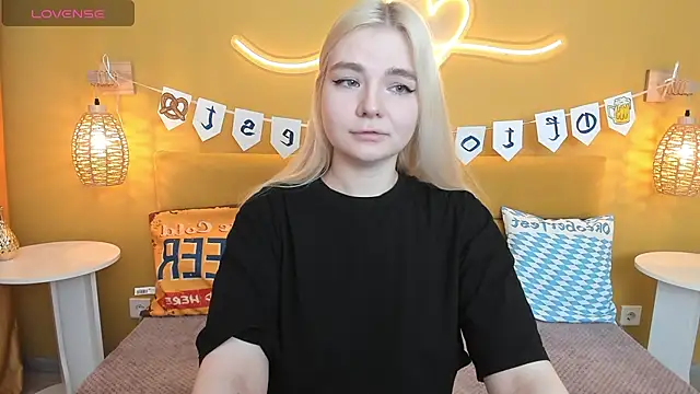 Snapshot of RuthBryant chatting on 09.26.25 RuthBryant online show from 09.26.25