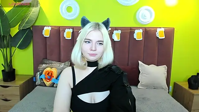 Snapshot of RuthBryant chatting on 09.29.25 RuthBryant online show from 09.29.25