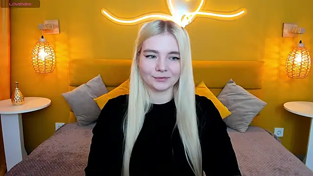 Snapshot of RuthBryant chatting on 11.04.25 RuthBryant online show from 11.04.25