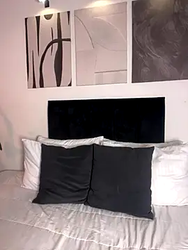 izzyvega   online show from 10.22.25