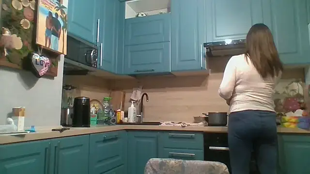 ALICAINWONDERLAND online show from 11.04.25