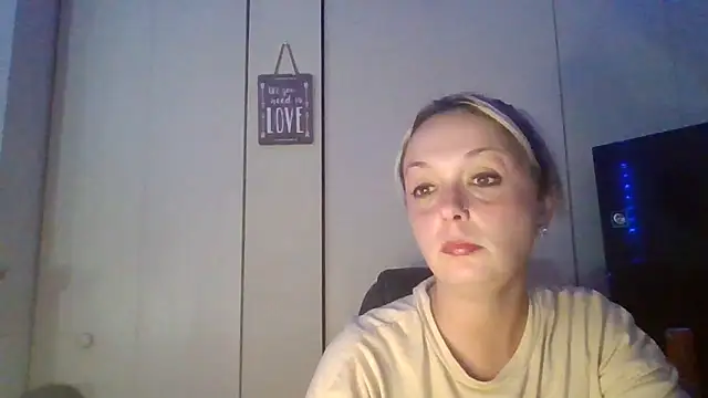 Snapshot of Candykissesxoxo chatting on 10.12.25 Candykissesxoxo online show from 10.12.25