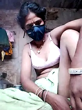 Snapshot of MISS-KAYA chatting on 10.14.25 MISS-KAYA online show from 10.14.25