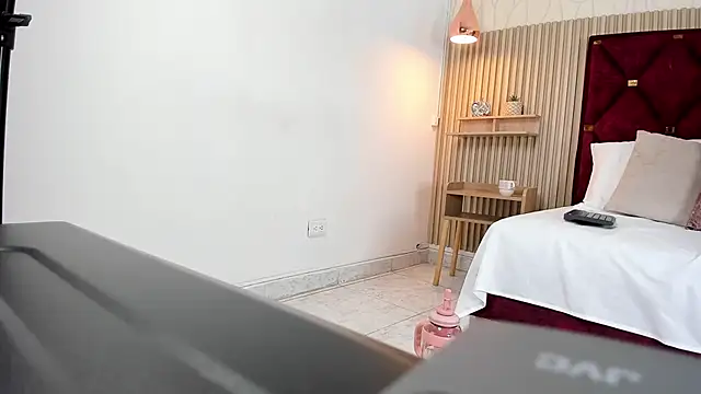 Laura Ivy online show from 09.24.25