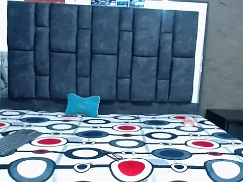 Snapshot of senna_mars chatting on 10.13.25 senna mars online show from 10.13.25