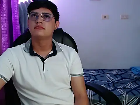 Snapshot of yesitwink_ chatting on 10.23.25 yesitwink  online show from 10.23.25