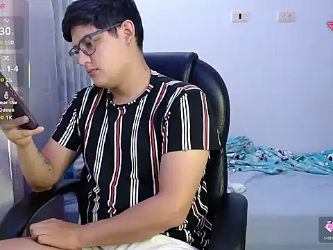 yesitwink  online show from 06.10.26