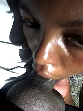 Snapshot of ffinegirl chatting on 10.30.25 ffinegirl online show from 10.30.25