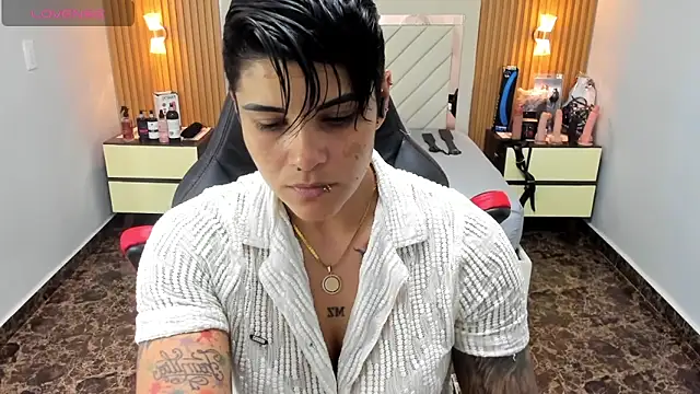 Snapshot of KAROLLJONES1 chatting on 09.18.25 KAROLLJONES1 online show from 09.18.25