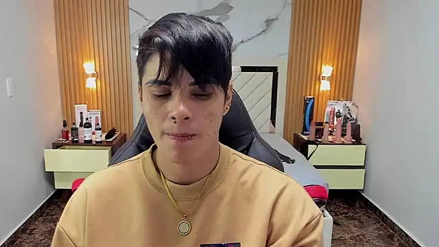 Snapshot of KAROLLJONES1 chatting on 09.19.25 KAROLLJONES1 online show from 09.19.25