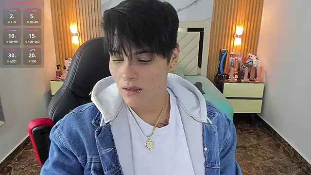 Snapshot of KAROLLJONES1 chatting on 09.23.25 KAROLLJONES1 online show from 09.23.25