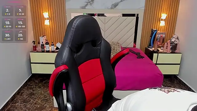 Snapshot of KAROLLJONES1 chatting on 09.24.25 KAROLLJONES1 online show from 09.24.25